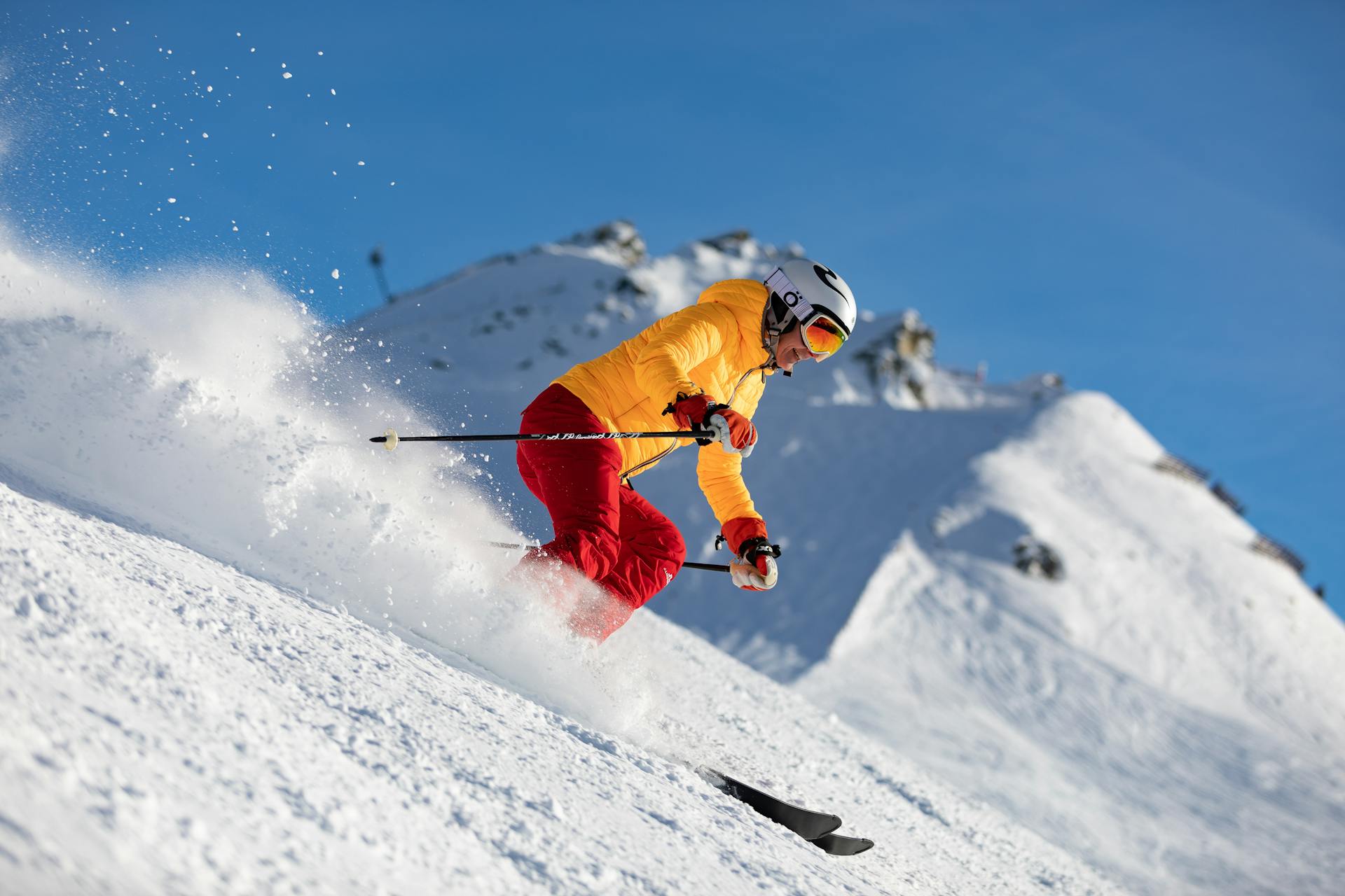 Are polarized lenses important for snow goggles?