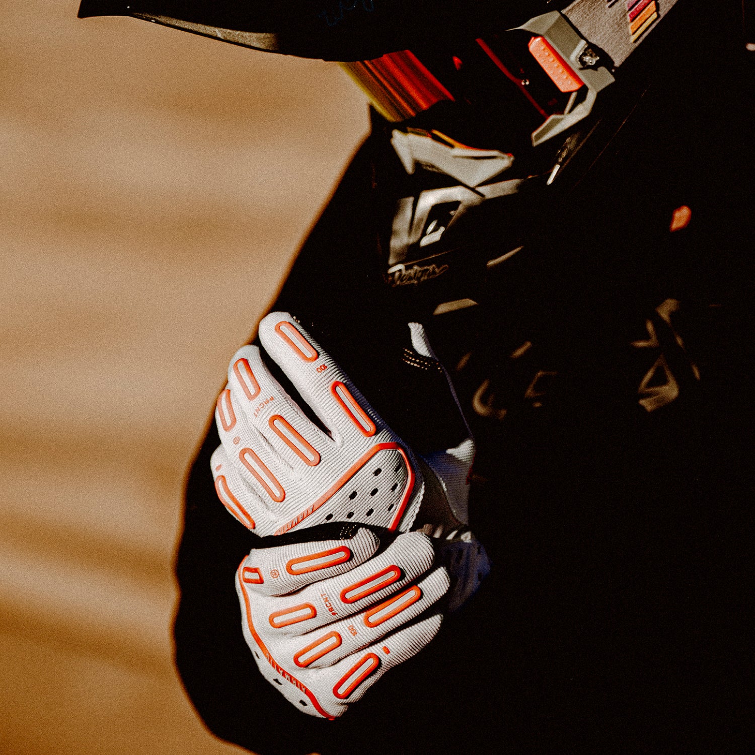 AIRMATIC 2 Gloves White/Orange