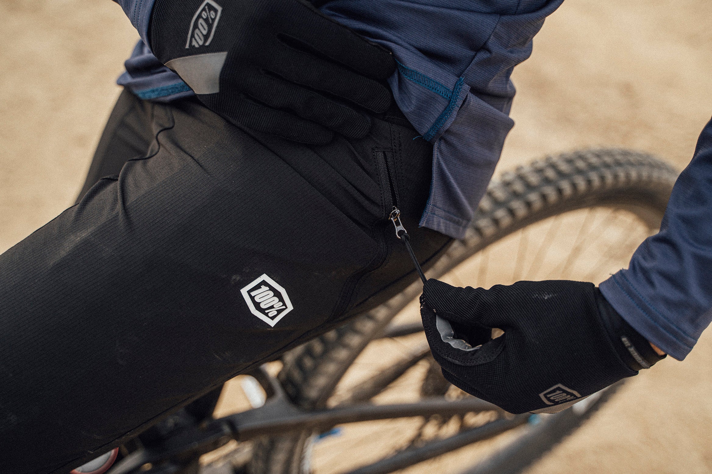 AIRMATIC Pants Black