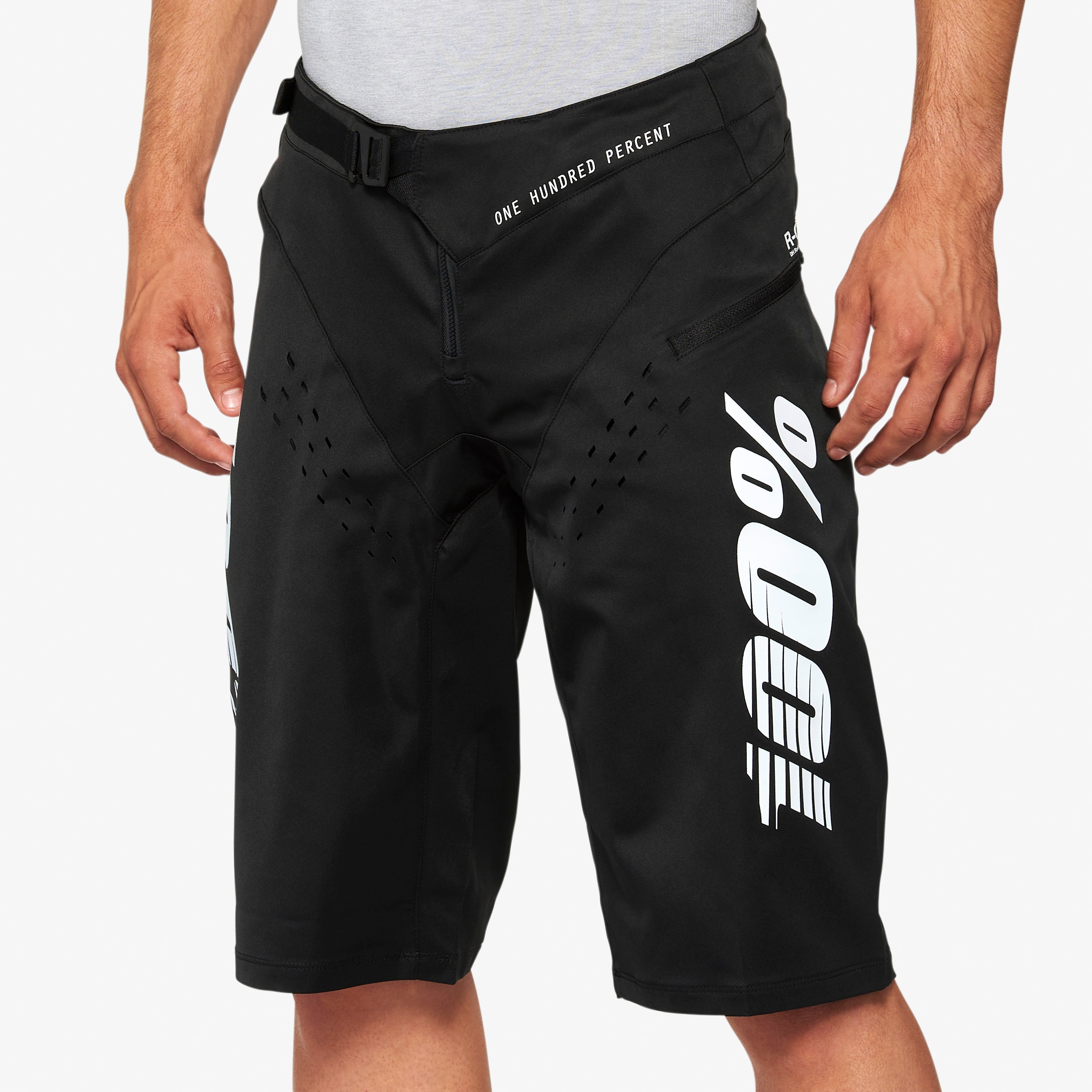 R-CORE Shorts Black Downhill