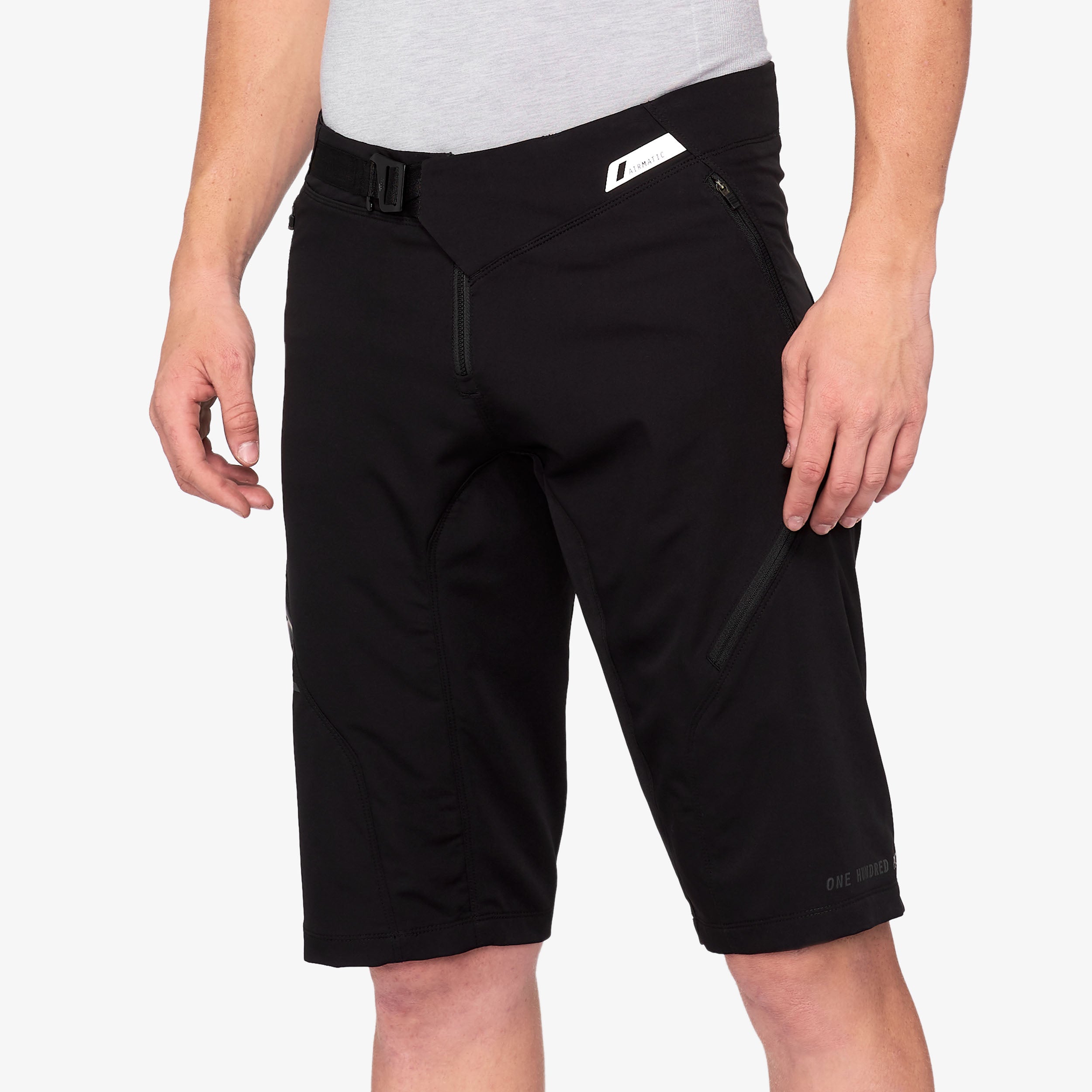 AIRMATIC Shorts Black