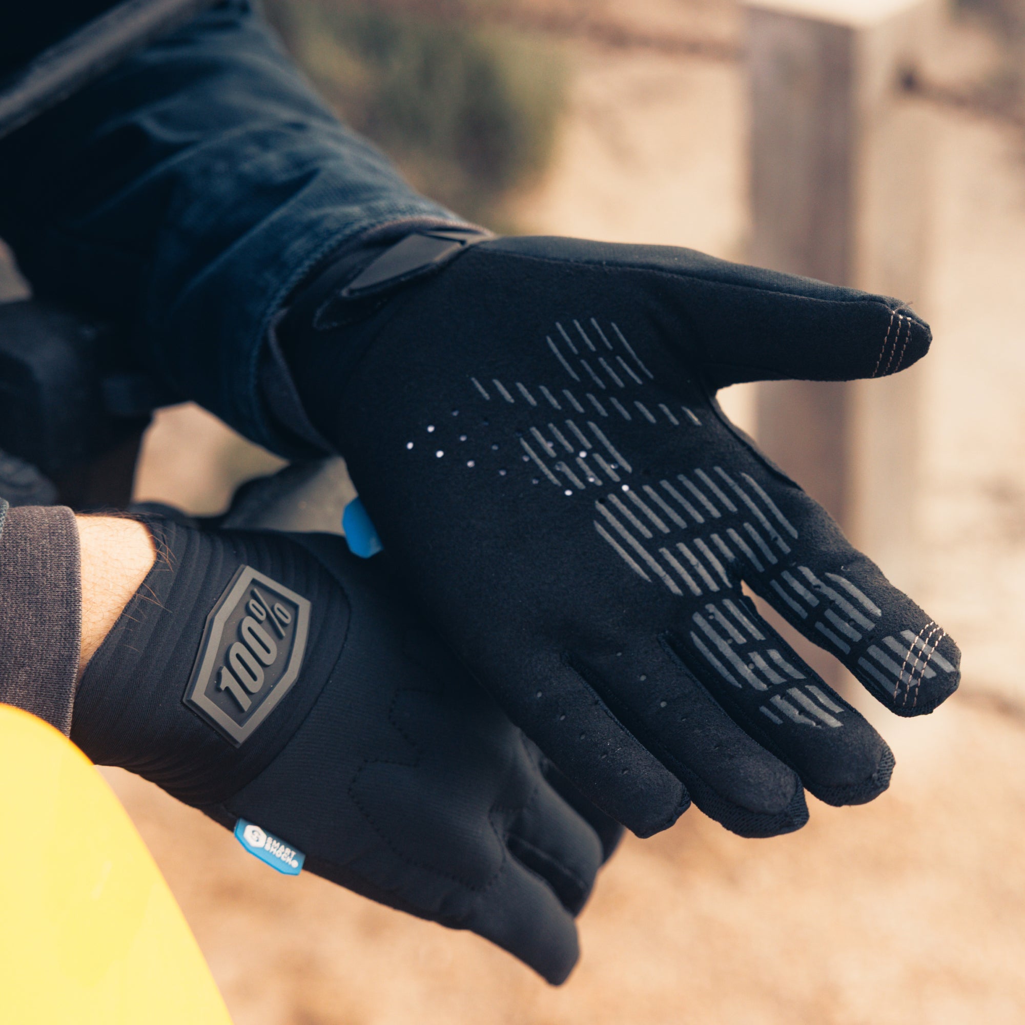 COGNITO SMART SHOCK Gloves Black - Secondary
