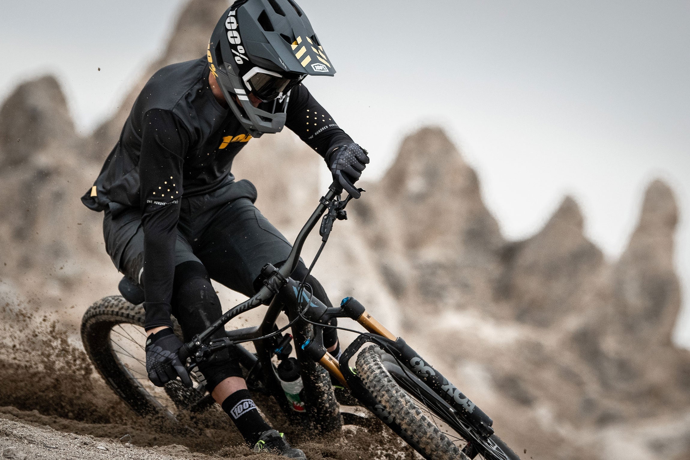 Trajecta Enduro Full Face Mountain Bike Helmet 100% Trajecta Enduro Full Face Mountain Bike Helmet 100%